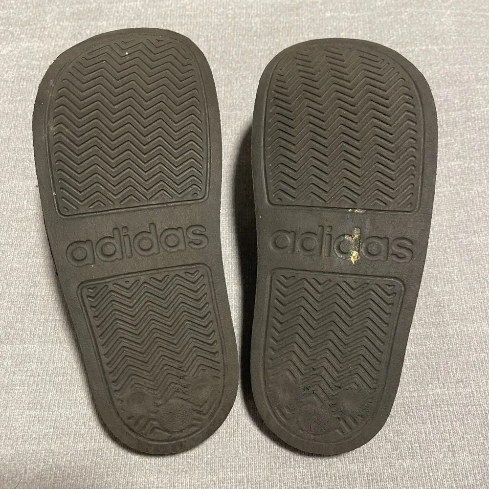 Kids Adidas Adilette Shower‎ Slides Black White Athletic Sandals Size 11K Gym